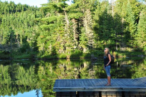 Fim de tarde e de caminhada no Parc National de La Mauricie, província de Quebec, no Canadá